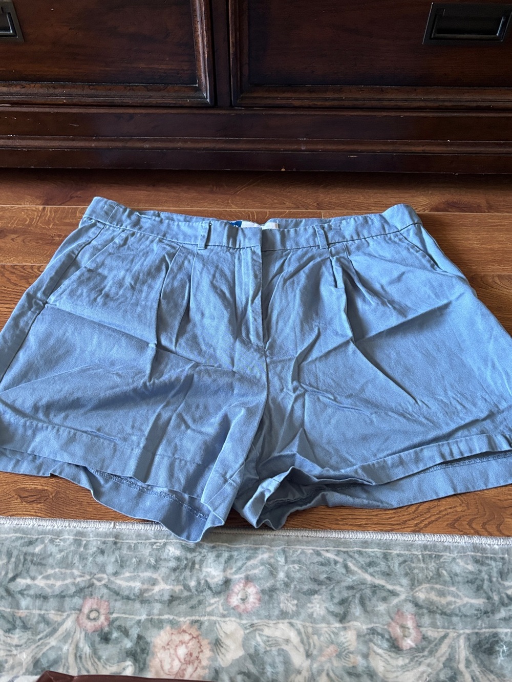 Old Navy Sky Blue Pleated High-Rise Shorts in size XL